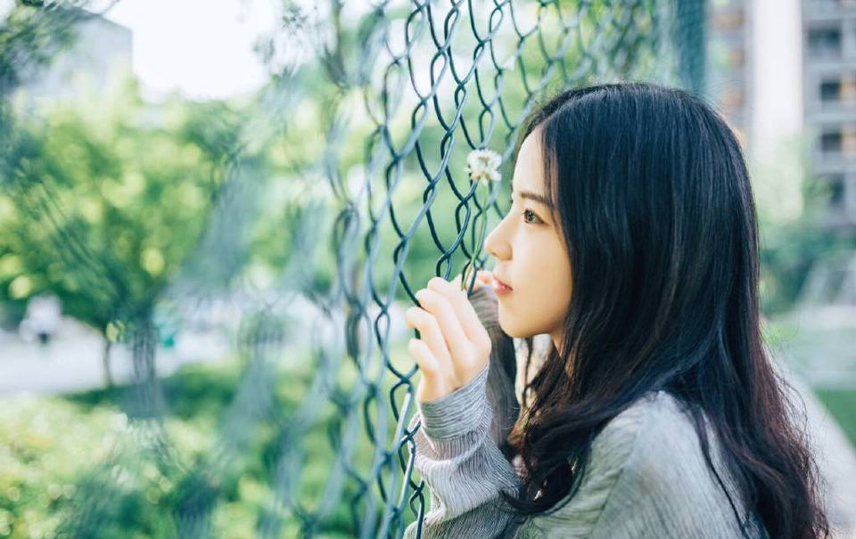 有的时候死死的坚持可能会在一个合适的时候重拾，无论对理想还是对感情都是这样。——韩寒《我所理解的生活》